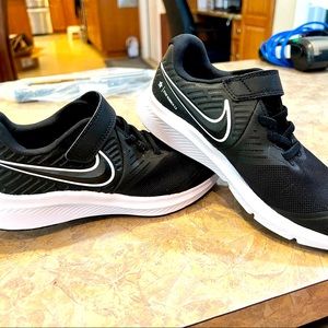 Boys Youth Size 2 Nike Star Runner 2.0. New